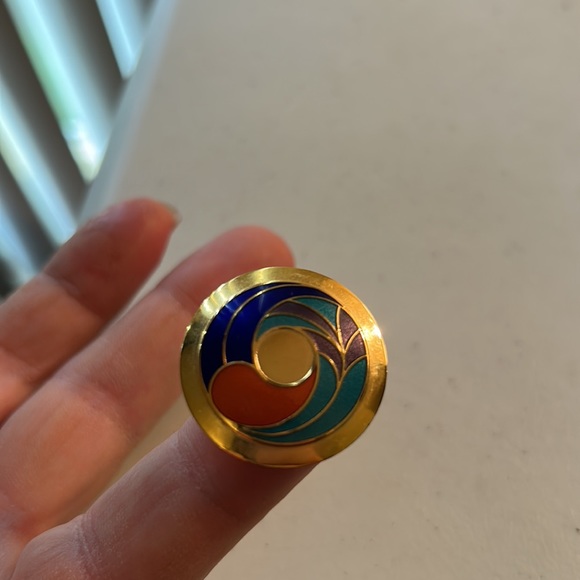 Vtg Samuel Huang Gold Circular Disc Earrings W/Enamel Design - Picture 2 of 3